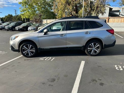 Used 2018 Subaru Outback 2.5i Limited image 2