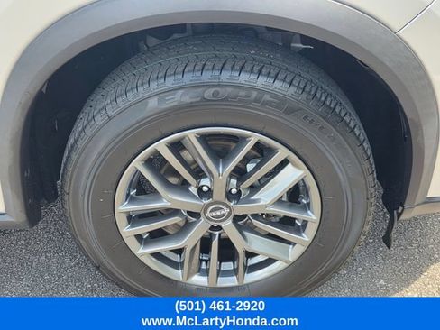 Used 2024 Nissan Rogue S FWD image 16