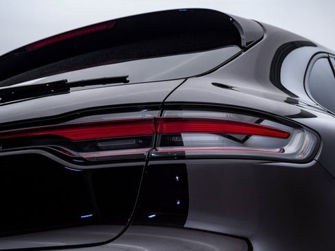 Certified 2025 Porsche Macan image 12