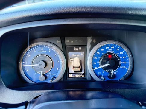 Used 2019 Toyota Sienna L w/ Carpet Mat Package image 24