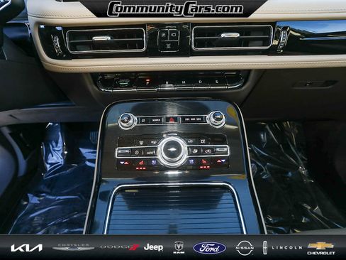 Certified 2023 Lincoln Nautilus Reserve image 18