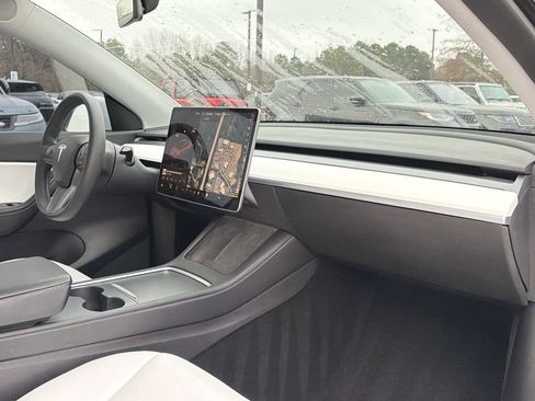 Used 2021 Tesla Model Y Long Range image 21