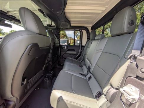 New 2025 Jeep Gladiator Mojave w/ Convenience Group image 12