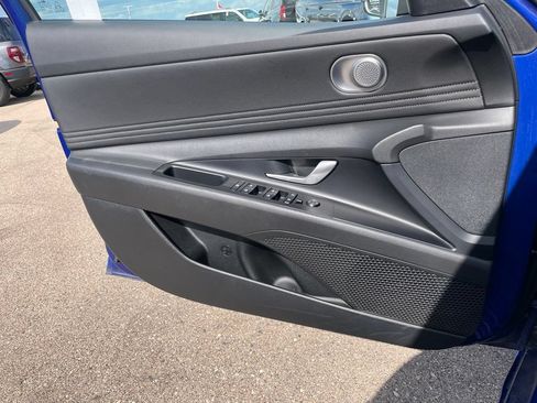 Used 2025 Hyundai Elantra SEL FWD image 41