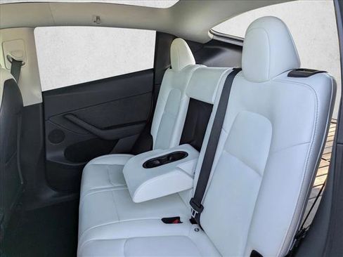 Used 2022 Tesla Model Y Performance image 19