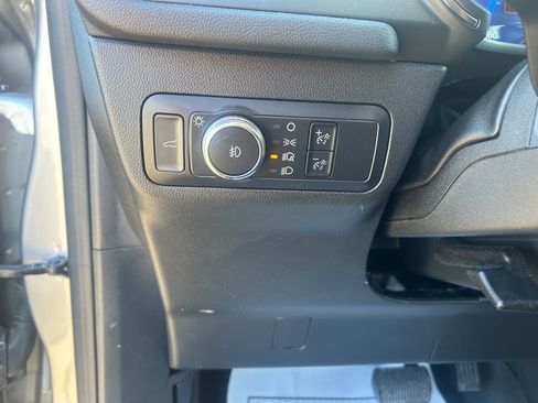 Used 2022 Ford Escape Titanium w/ Class II Trailer Tow Package image 18