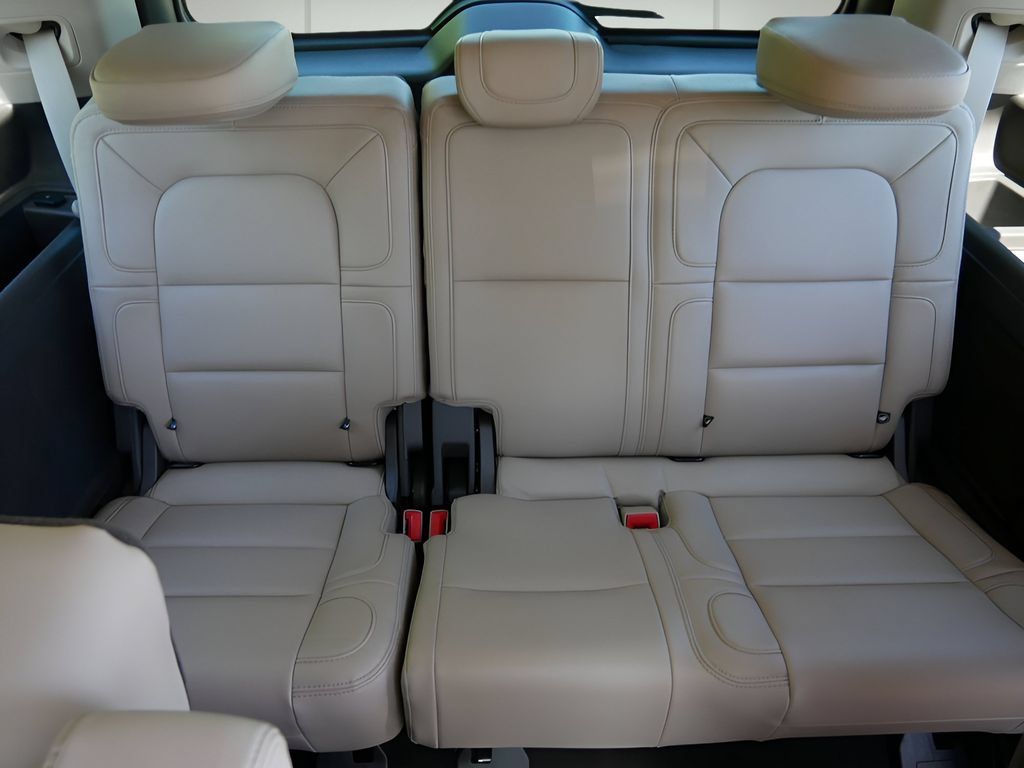 Used 2024 Lincoln Navigator Reserve AWD/4WD image 16