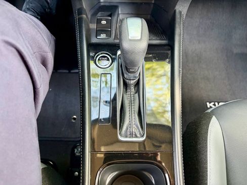 Used 2024 Nissan Kicks SR w/ SR Premium Package FWD image 25