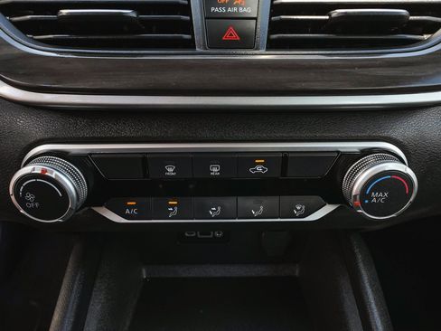 Used 2025 Nissan Altima 2.5 SV AWD/4WD image 24