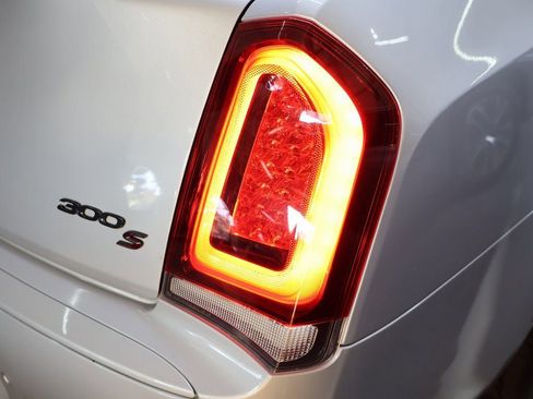 Used 2021 Chrysler 300 S image 28