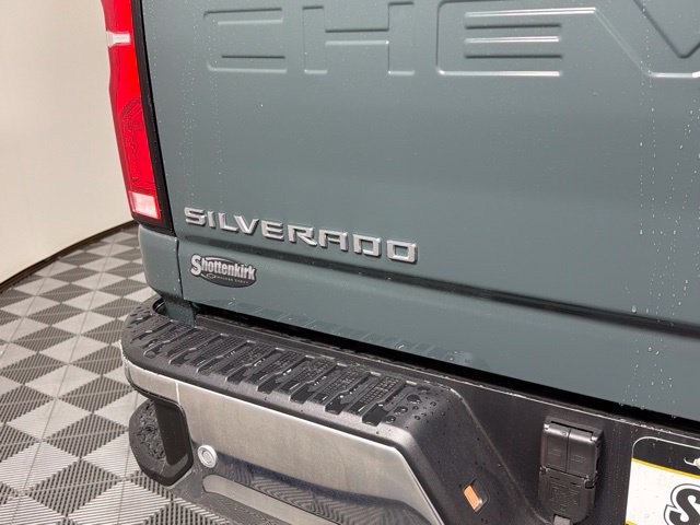 Used 2026 Chevrolet Silverado 2500 LTZ w/ LTZ Premium Package AWD/4WD image 9