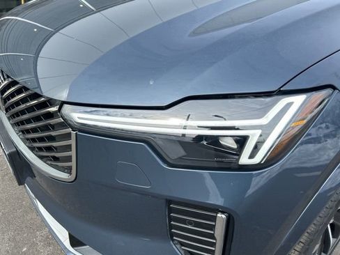 Certified 2025 Volvo XC90 B6 Plus image 8