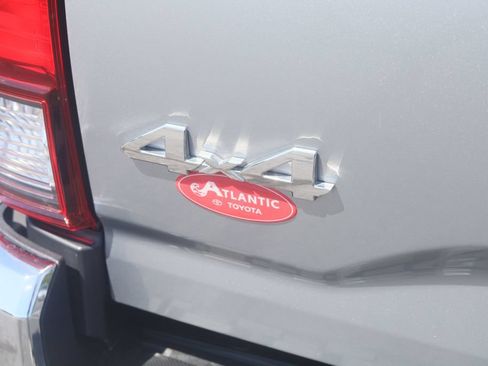 Certified 2021 Toyota Tacoma SR5 AWD/4WD image 32