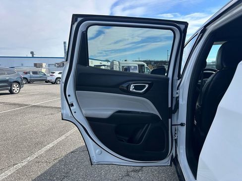 Used 2024 Jeep Compass Limited image 10