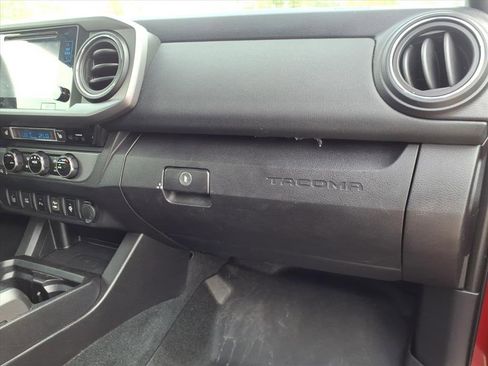 Used 2016 Toyota Tacoma TRD Sport image 12