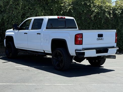 Used 2016 GMC Sierra 2500 SLT w/ Duramax Plus Package AWD/4WD image 5
