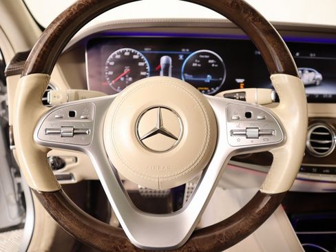 Used 2019 Mercedes-Benz S 560 Sedan image 4