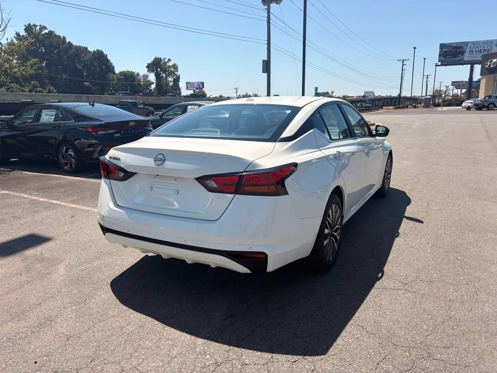 Used 2025 Nissan Altima 2.5 SV FWD image 7