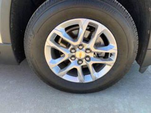 Used 2019 Chevrolet Traverse LT image 11