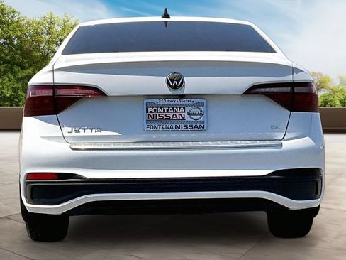 Used 2024 Volkswagen Jetta SE FWD image 5