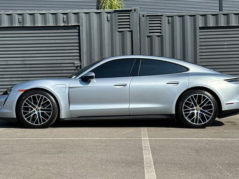 Used 2023 Porsche Taycan image 2