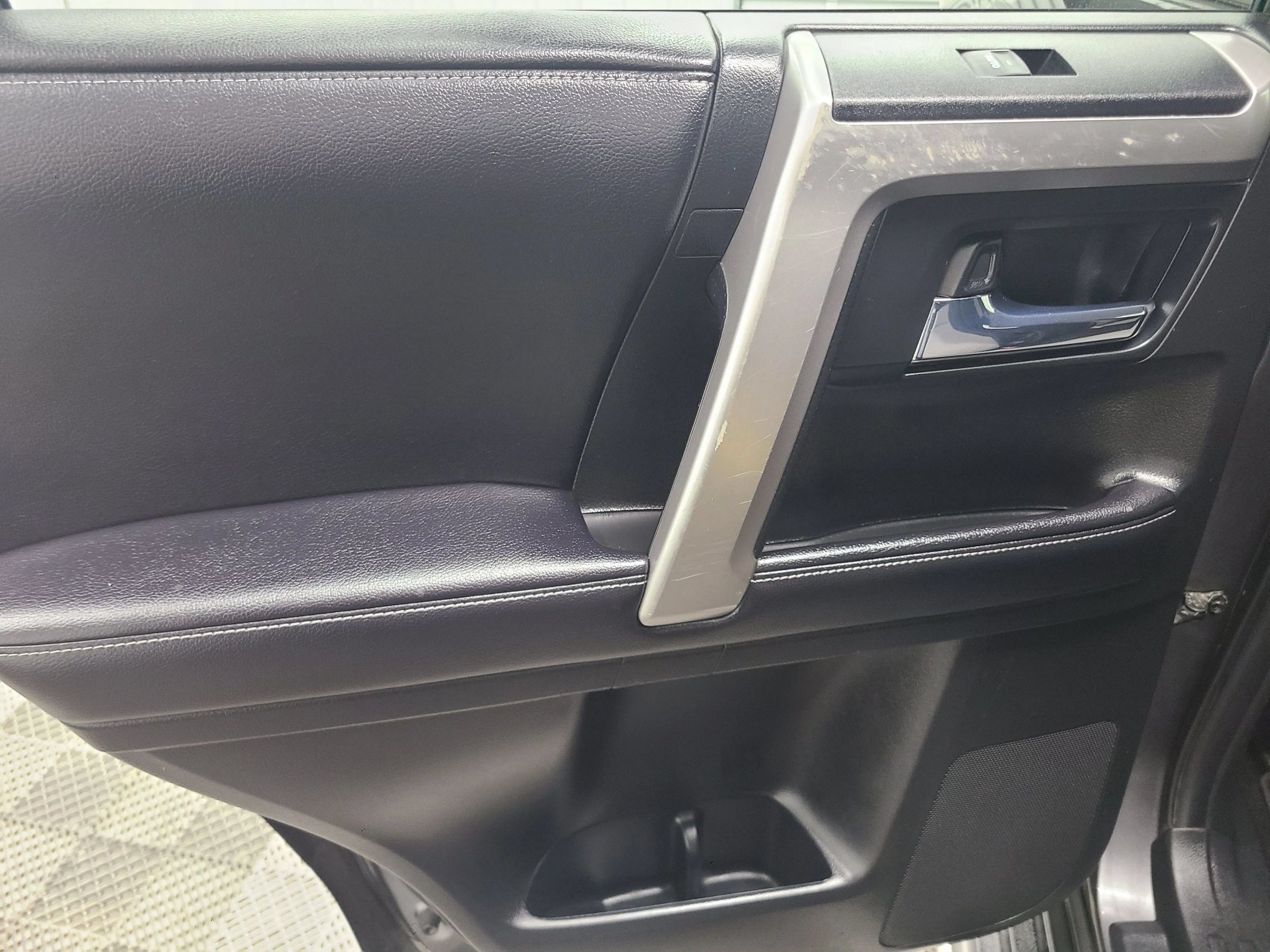 Used 2017 Toyota 4Runner SR5 AWD/4WD image 36