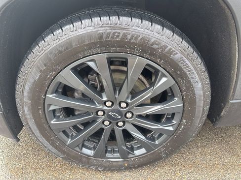 Used 2023 Chevrolet Traverse RS image 9