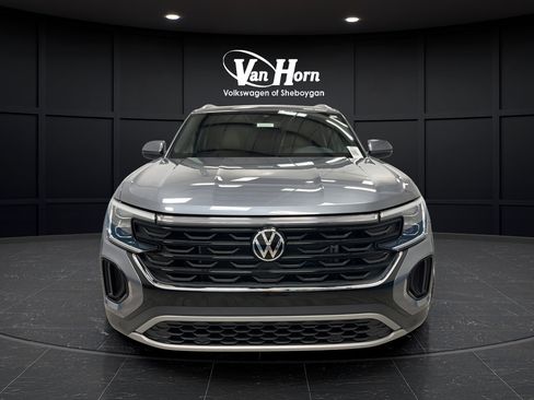 Used 2024 Volkswagen Atlas Cross Sport SE w/ Panoramic Sunroof Package AWD/4WD image 2