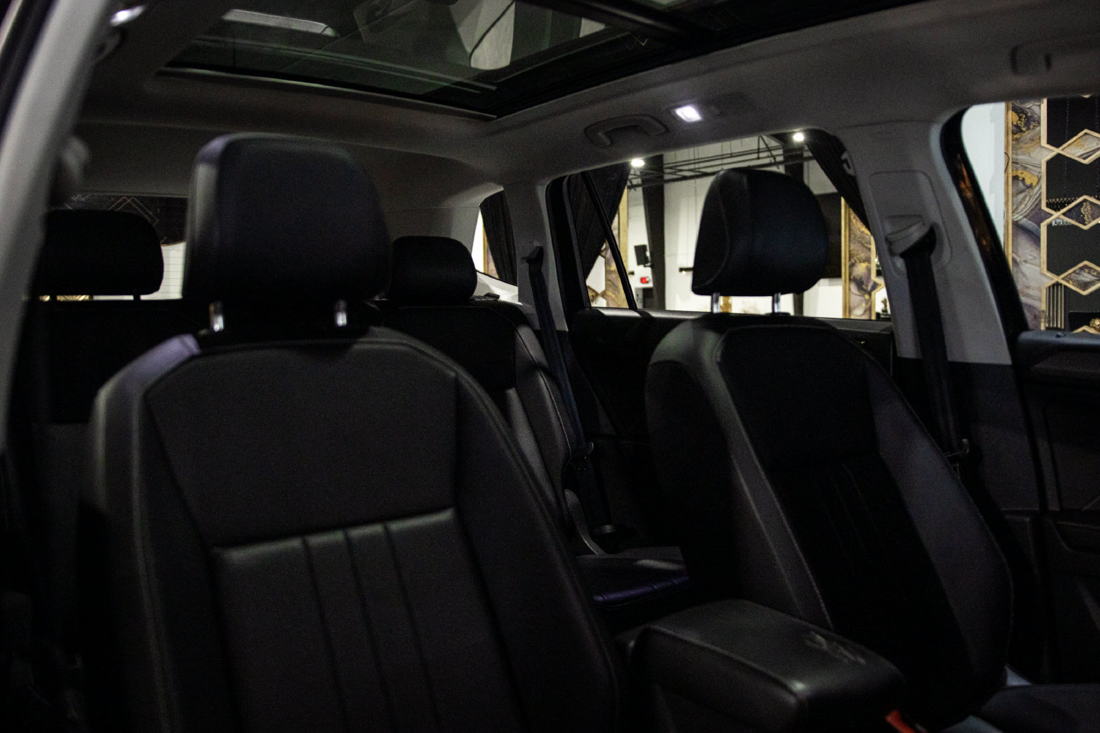 Used 2024 Volkswagen Tiguan SE AWD/4WD image 12