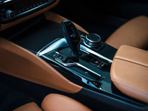 Used 2021 BMW 530i w/ M Sport Package image 21