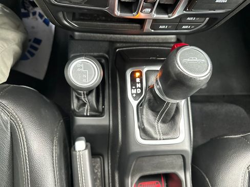 Used 2020 Jeep Gladiator Overland image 12