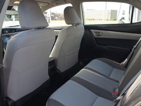 Used 2018 Toyota Corolla LE image 12