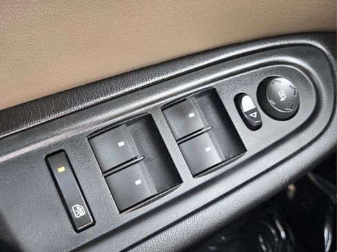 Used 2015 GMC Acadia SLT image 24