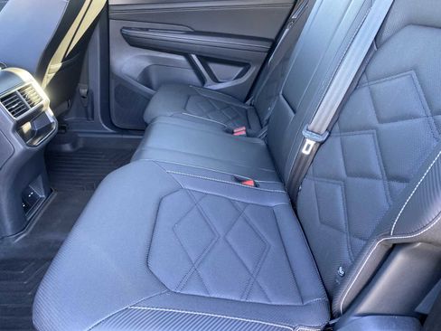 Used 2024 Volkswagen Atlas Cross Sport SE image 27