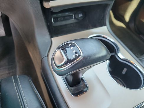 Used 2014 Jeep Grand Cherokee Overland AWD/4WD image 18