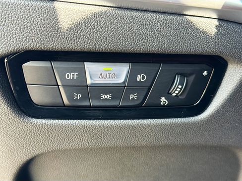 Used 2025 BMW 330i Sedan w/ Parking Assistance Package image 35