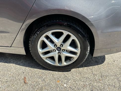 Used 2014 Ford Fusion SE w/ Equipment Group 202A image 16