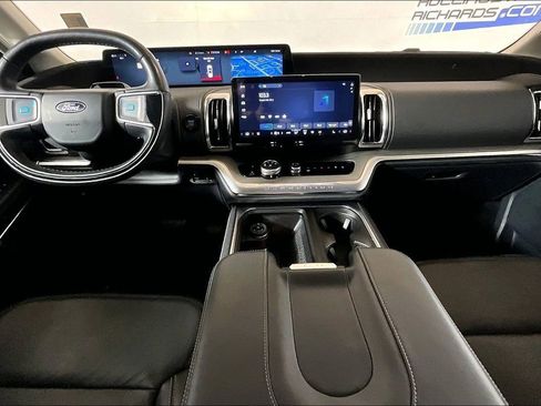 Used 2025 Ford Expedition Platinum AWD/4WD image 11