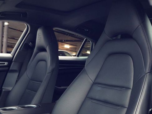 Certified 2022 Porsche Panamera 4 Platinum Edition image 5