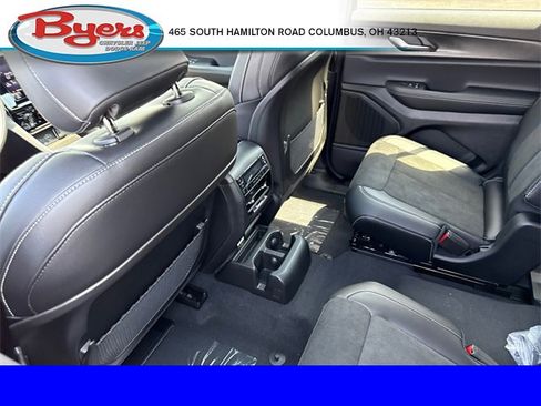 New 2025 Jeep Grand Cherokee L Altitude image 30