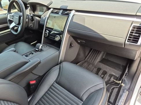 Used 2025 Land Rover Discovery Dynamic SE AWD/4WD image 20