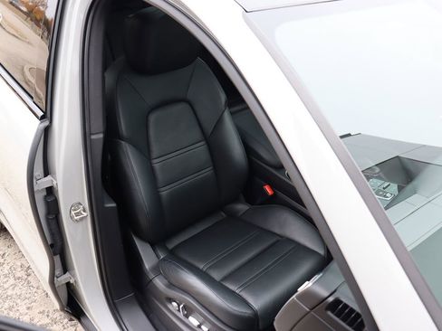 Used 2021 Porsche Cayenne Coupe image 38