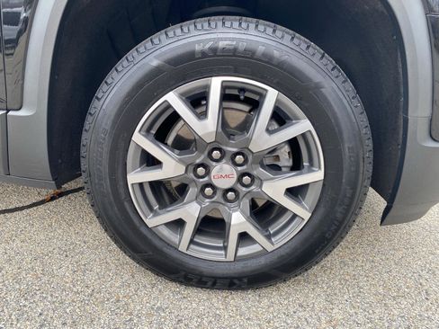 Used 2023 GMC Acadia SLE image 11