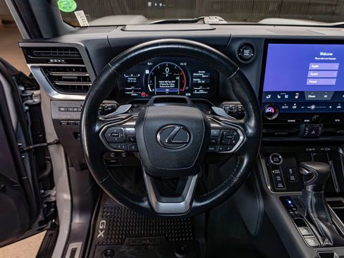 Used 2024 Lexus GX 550 image 15