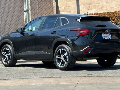 Certified 2024 Chevrolet Trax RS w/ Driver Confidence Package image 6