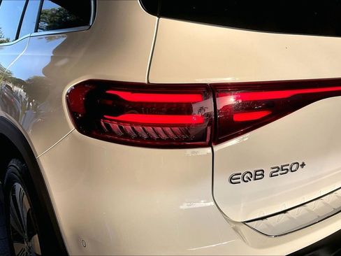 Used 2024 Mercedes-Benz EQB 250+ image 17