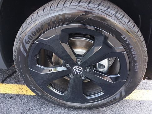 New 2025 Volkswagen Taos SEL image 37