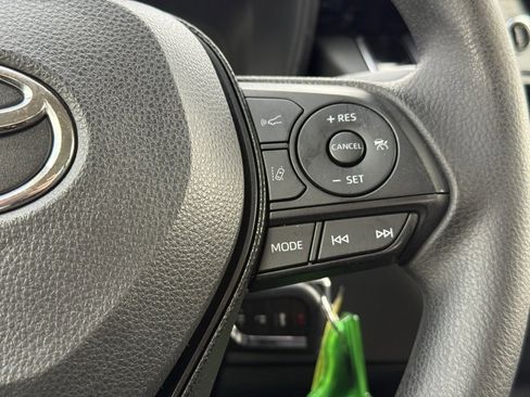 Used 2021 Toyota Corolla LE image 21