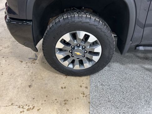 Used 2024 Chevrolet Silverado 2500 Custom w/ Custom Convenience Package image 25