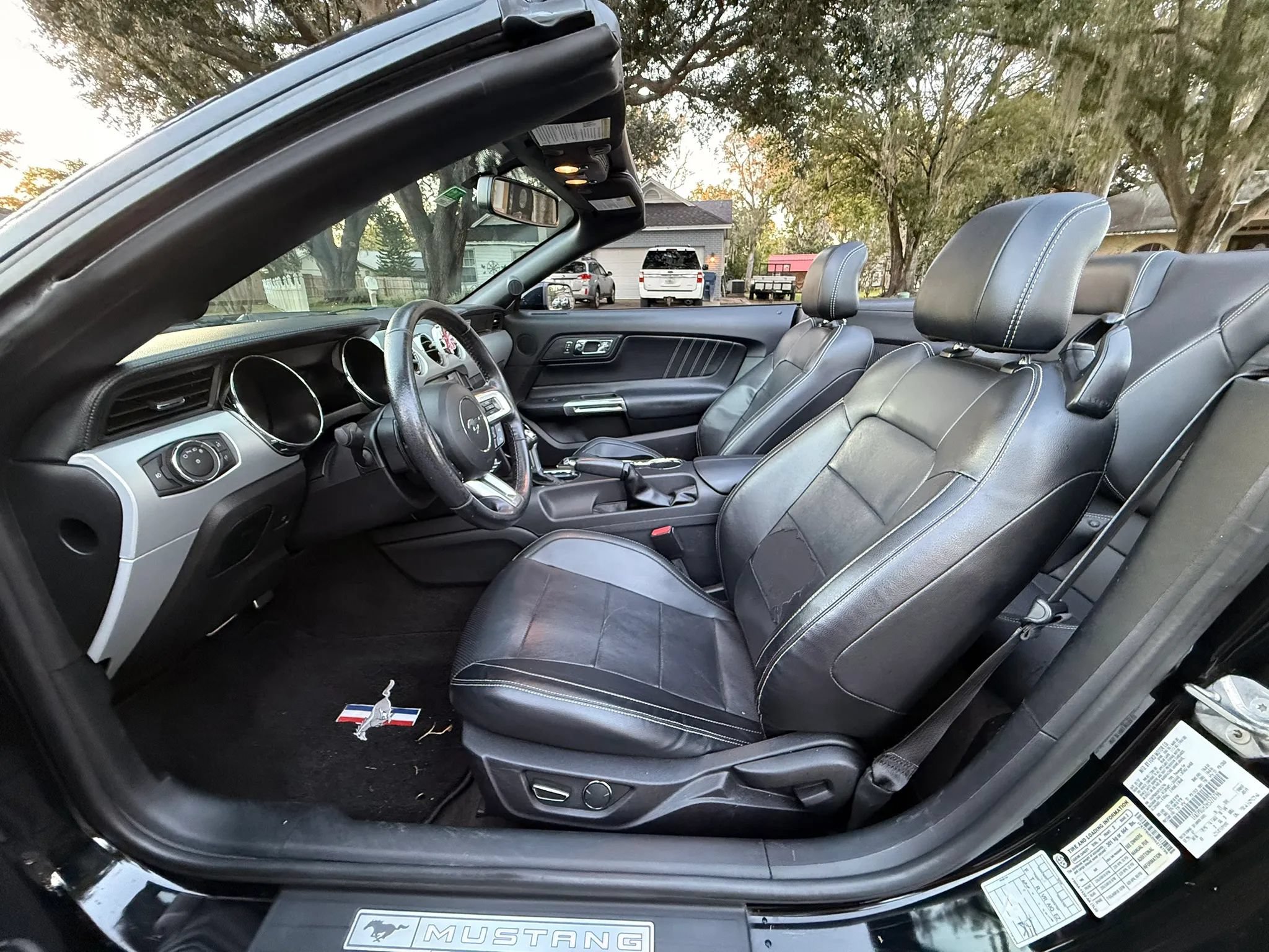 Used 2017 Ford Mustang Premium RWD image 13